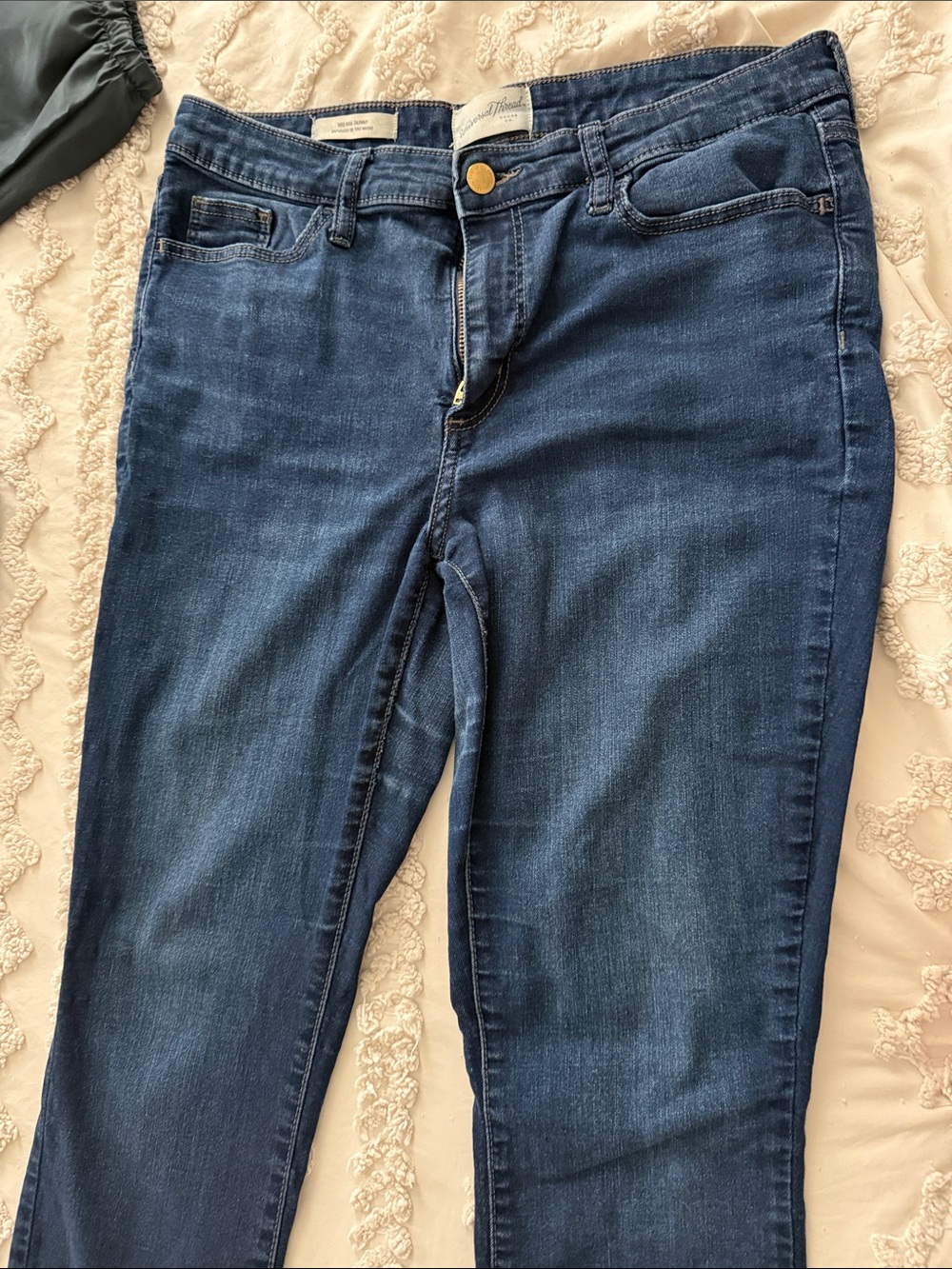 Universal Thread Women’s Indigo Skinny Jeans
